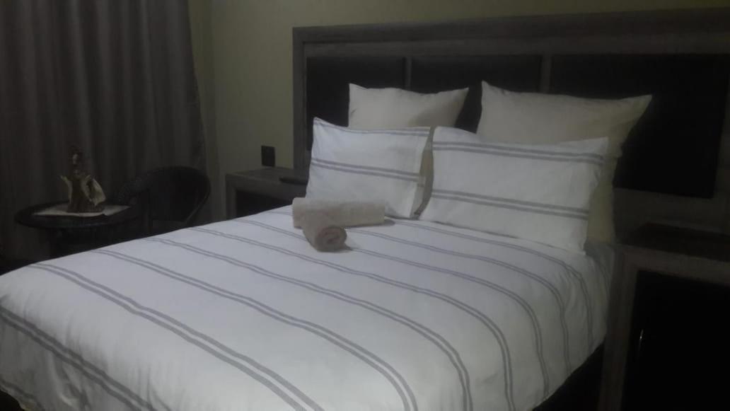 Ostello Authentic Bicycle Tours And Backpackers Soweto Esterno foto