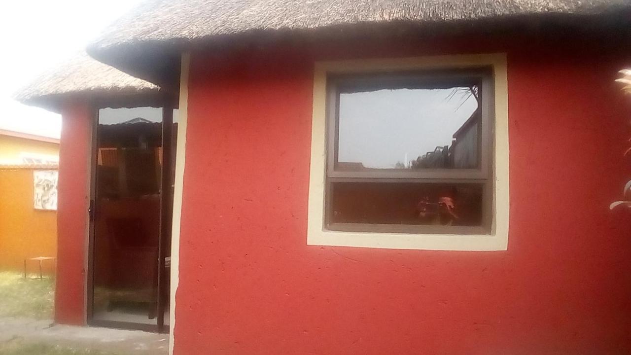 Ostello Authentic Bicycle Tours And Backpackers Soweto Esterno foto