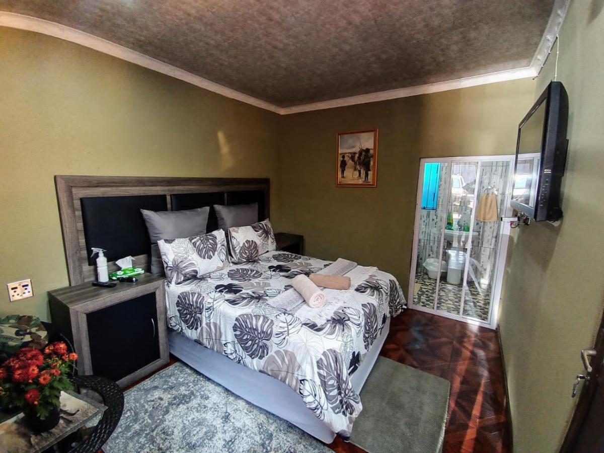 Ostello Authentic Bicycle Tours And Backpackers Soweto Esterno foto