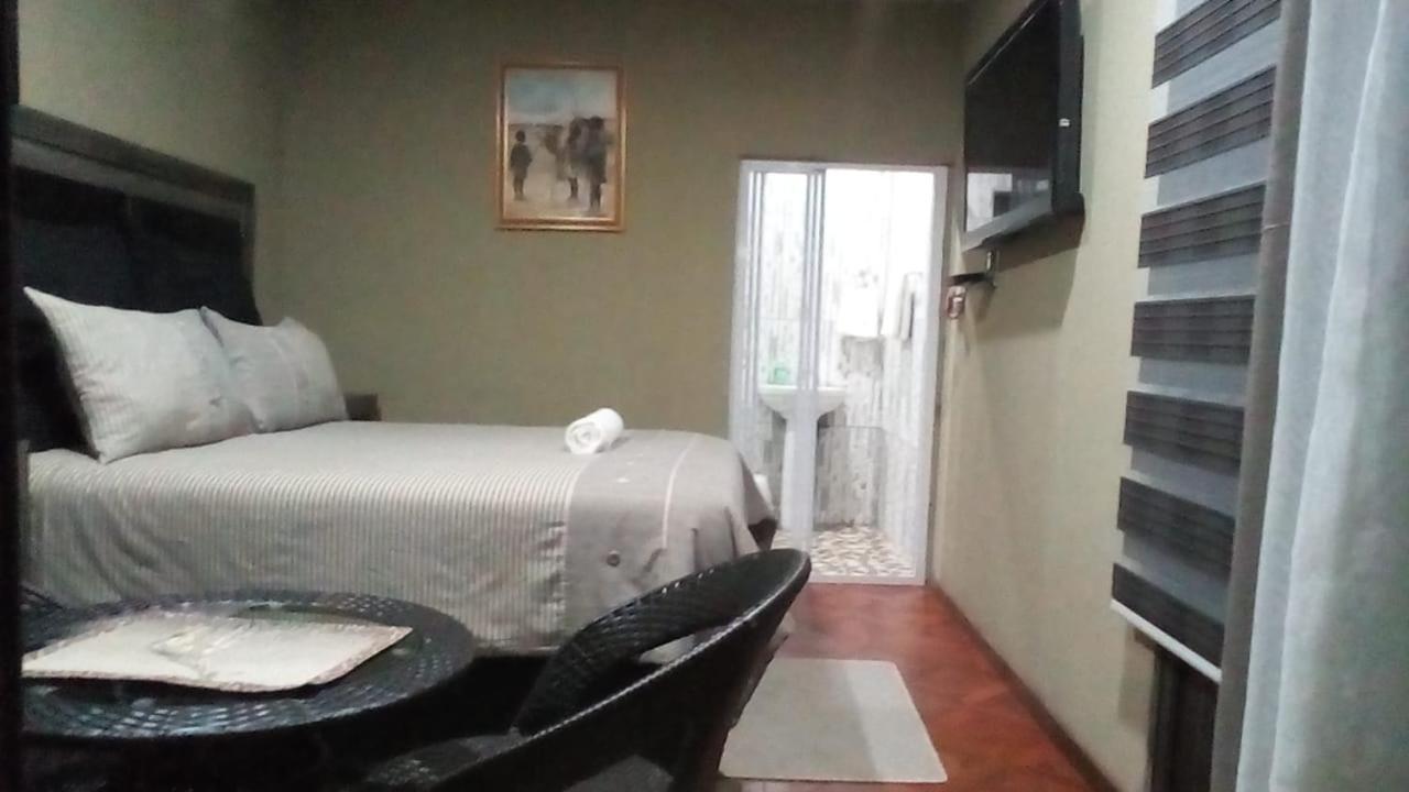 Ostello Authentic Bicycle Tours And Backpackers Soweto Esterno foto