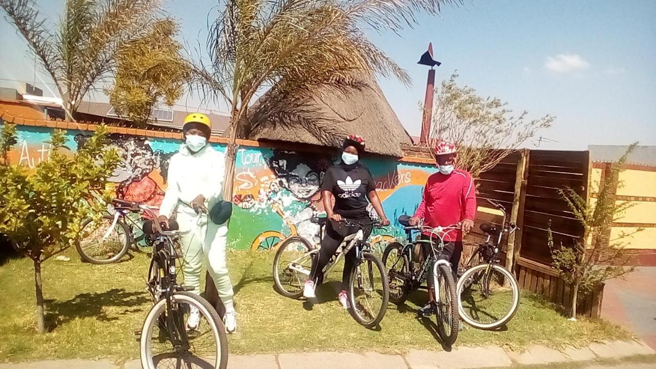 Ostello Authentic Bicycle Tours And Backpackers Soweto Esterno foto