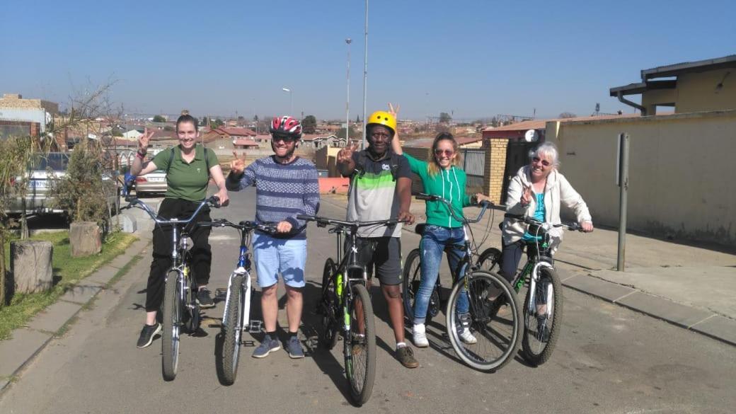 Ostello Authentic Bicycle Tours And Backpackers Soweto Esterno foto