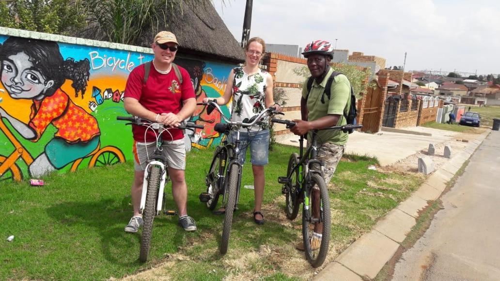 Ostello Authentic Bicycle Tours And Backpackers Soweto Esterno foto