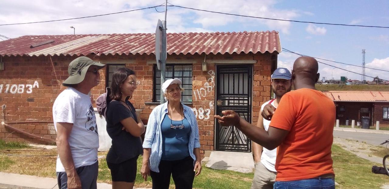 Ostello Authentic Bicycle Tours And Backpackers Soweto Esterno foto