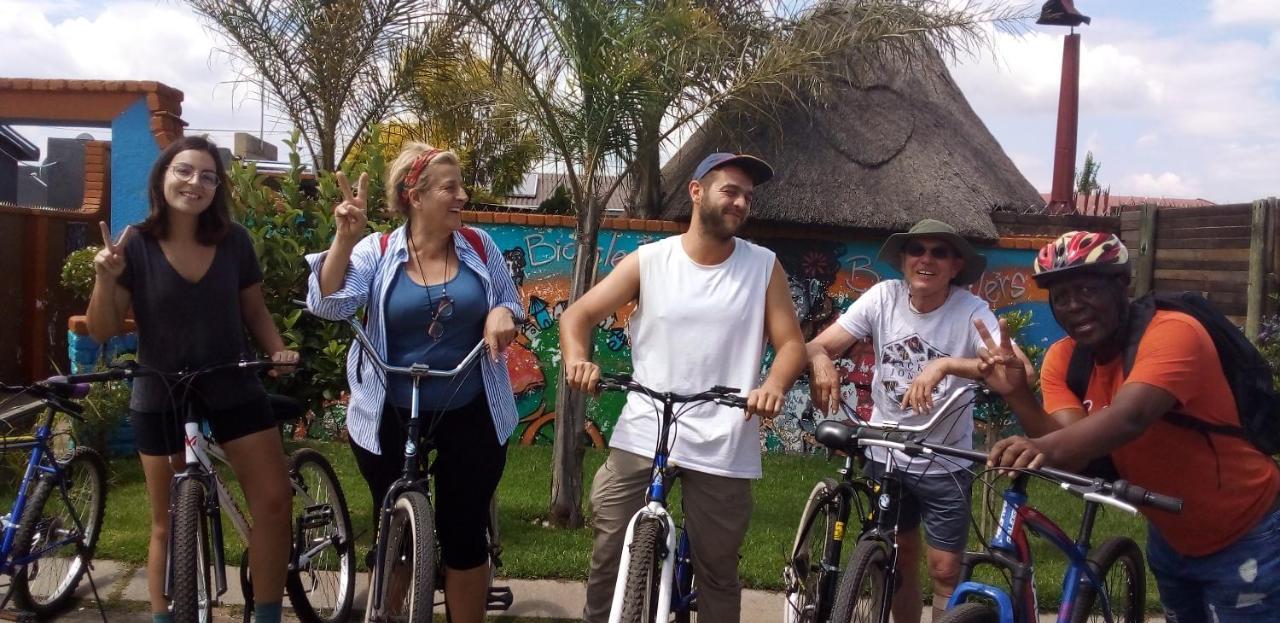 Ostello Authentic Bicycle Tours And Backpackers Soweto Esterno foto