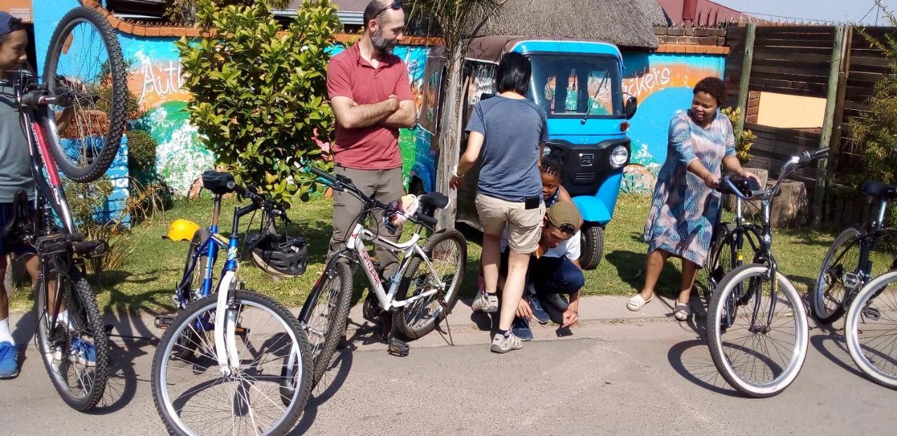 Ostello Authentic Bicycle Tours And Backpackers Soweto Esterno foto