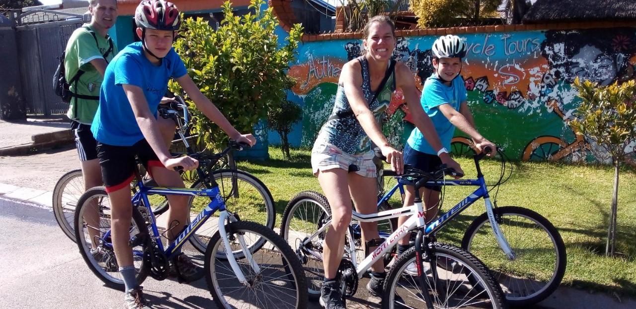 Ostello Authentic Bicycle Tours And Backpackers Soweto Esterno foto