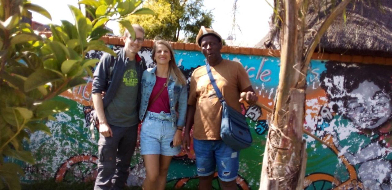 Ostello Authentic Bicycle Tours And Backpackers Soweto Esterno foto