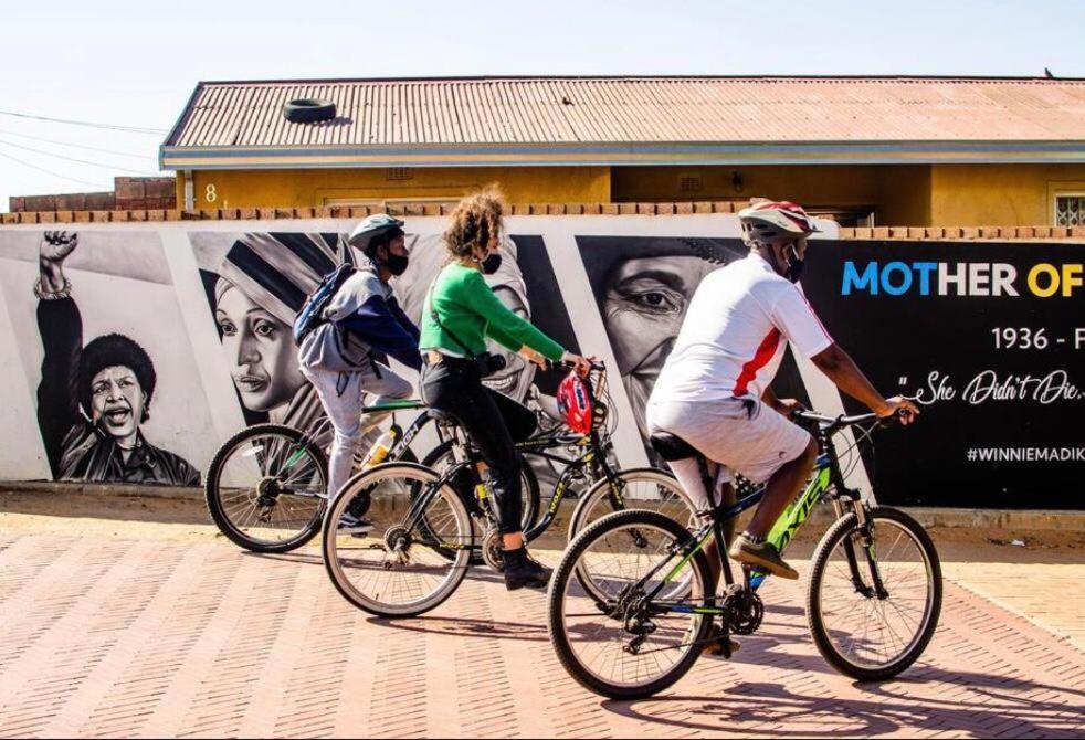 Ostello Authentic Bicycle Tours And Backpackers Soweto Esterno foto