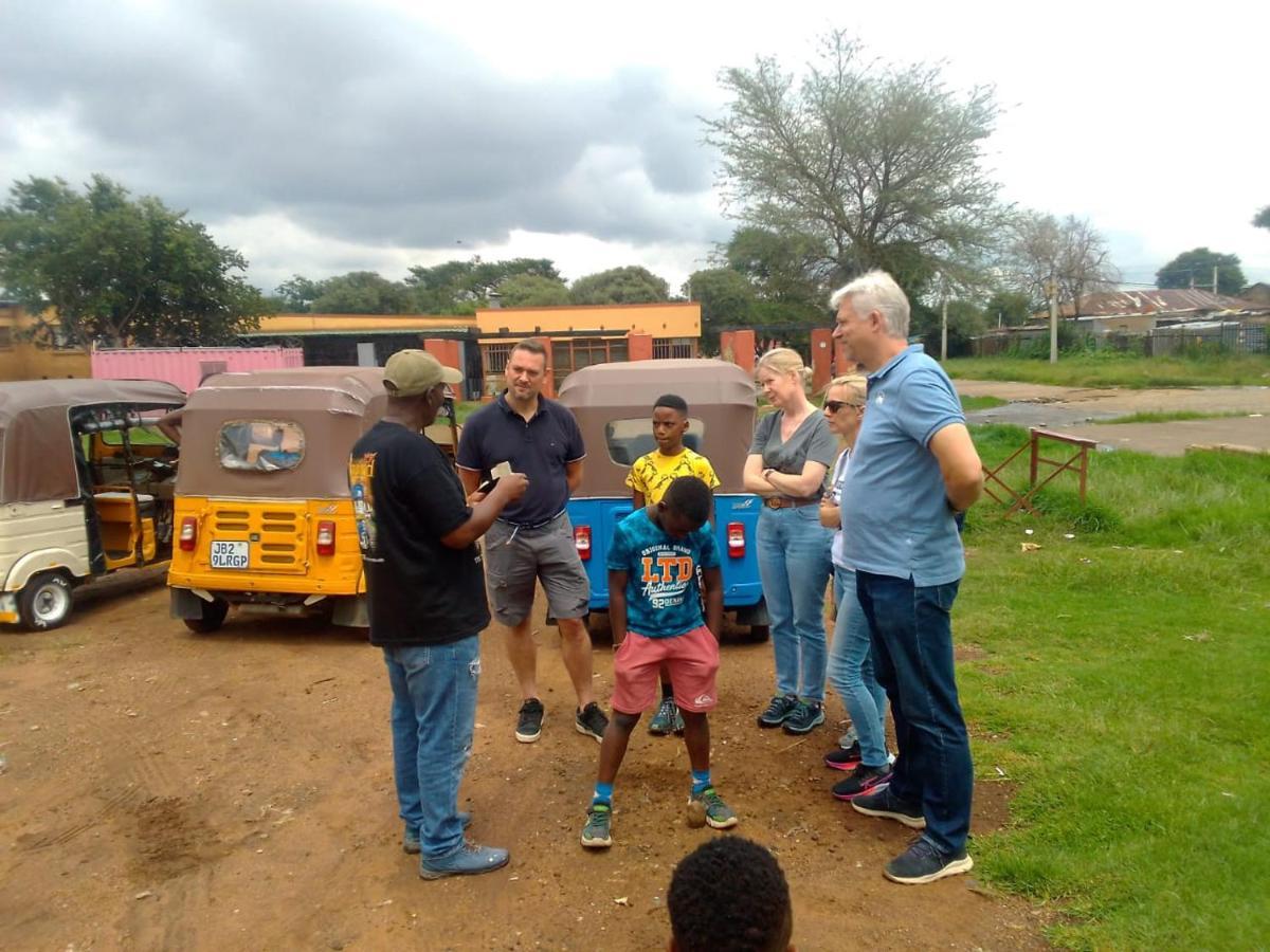 Ostello Authentic Bicycle Tours And Backpackers Soweto Esterno foto