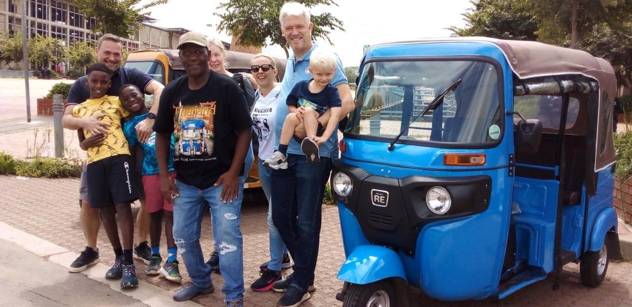 Ostello Authentic Bicycle Tours And Backpackers Soweto Esterno foto