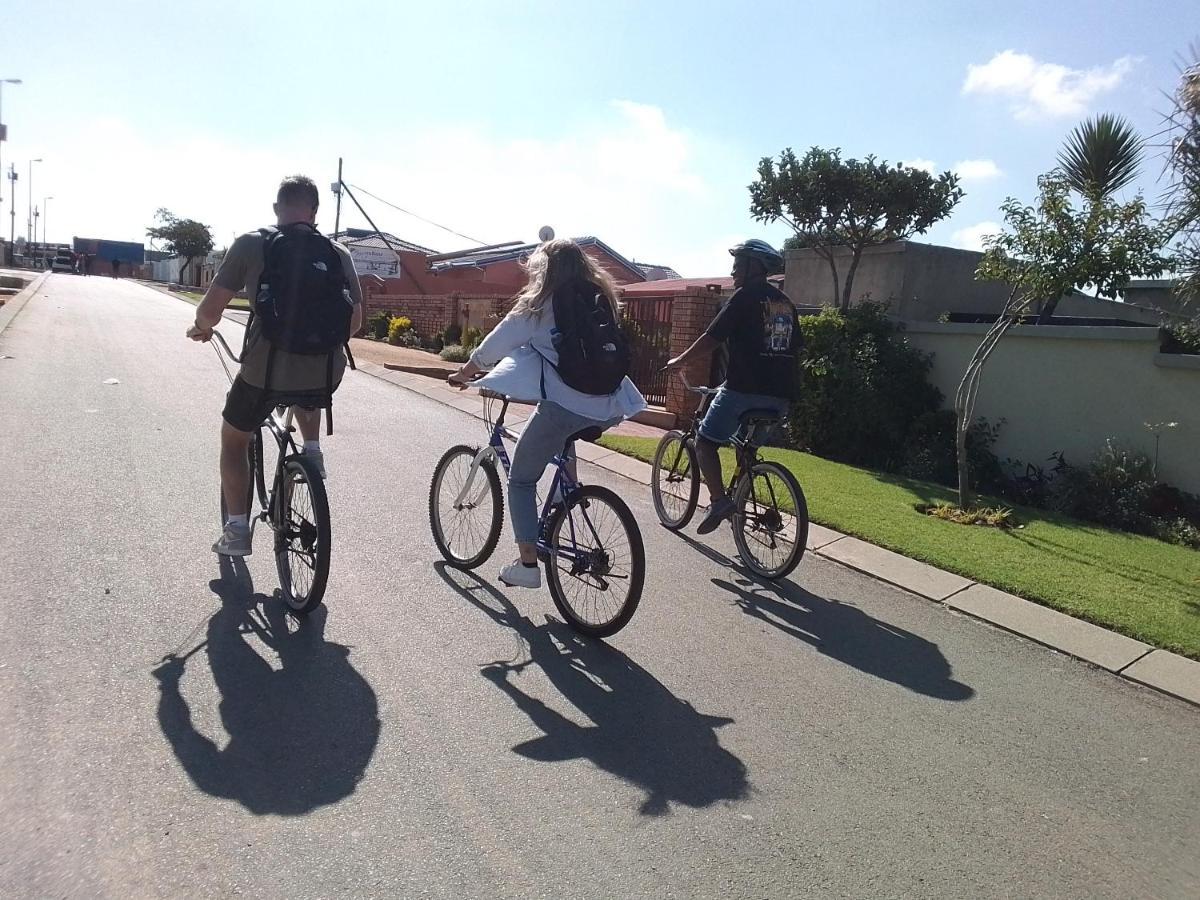 Ostello Authentic Bicycle Tours And Backpackers Soweto Esterno foto