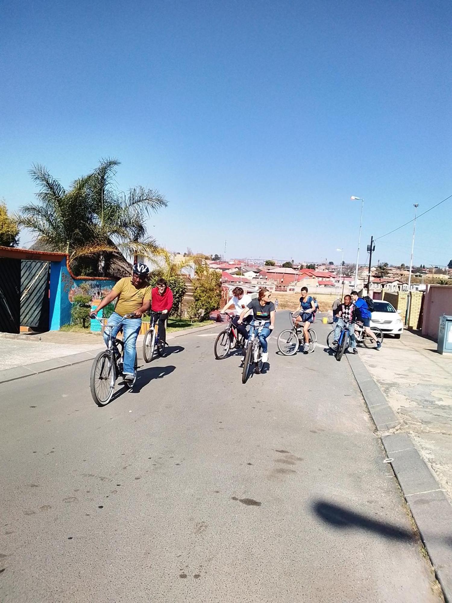 Ostello Authentic Bicycle Tours And Backpackers Soweto Esterno foto
