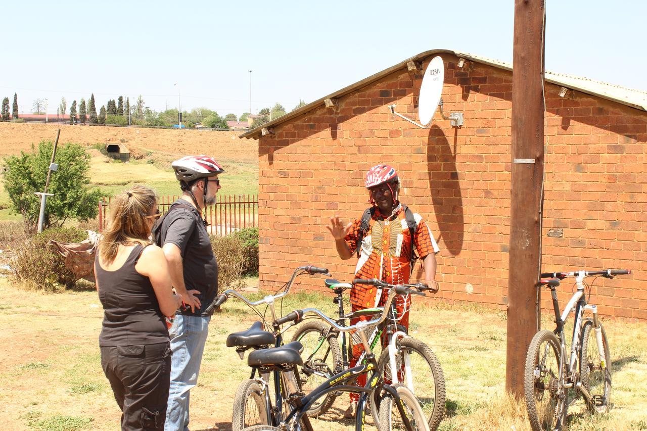Ostello Authentic Bicycle Tours And Backpackers Soweto Esterno foto