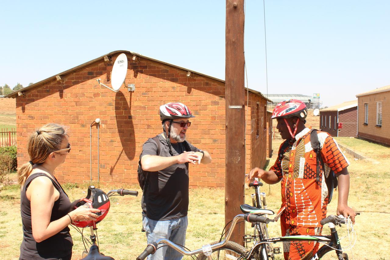 Ostello Authentic Bicycle Tours And Backpackers Soweto Esterno foto