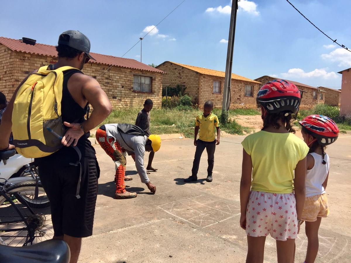 Ostello Authentic Bicycle Tours And Backpackers Soweto Esterno foto
