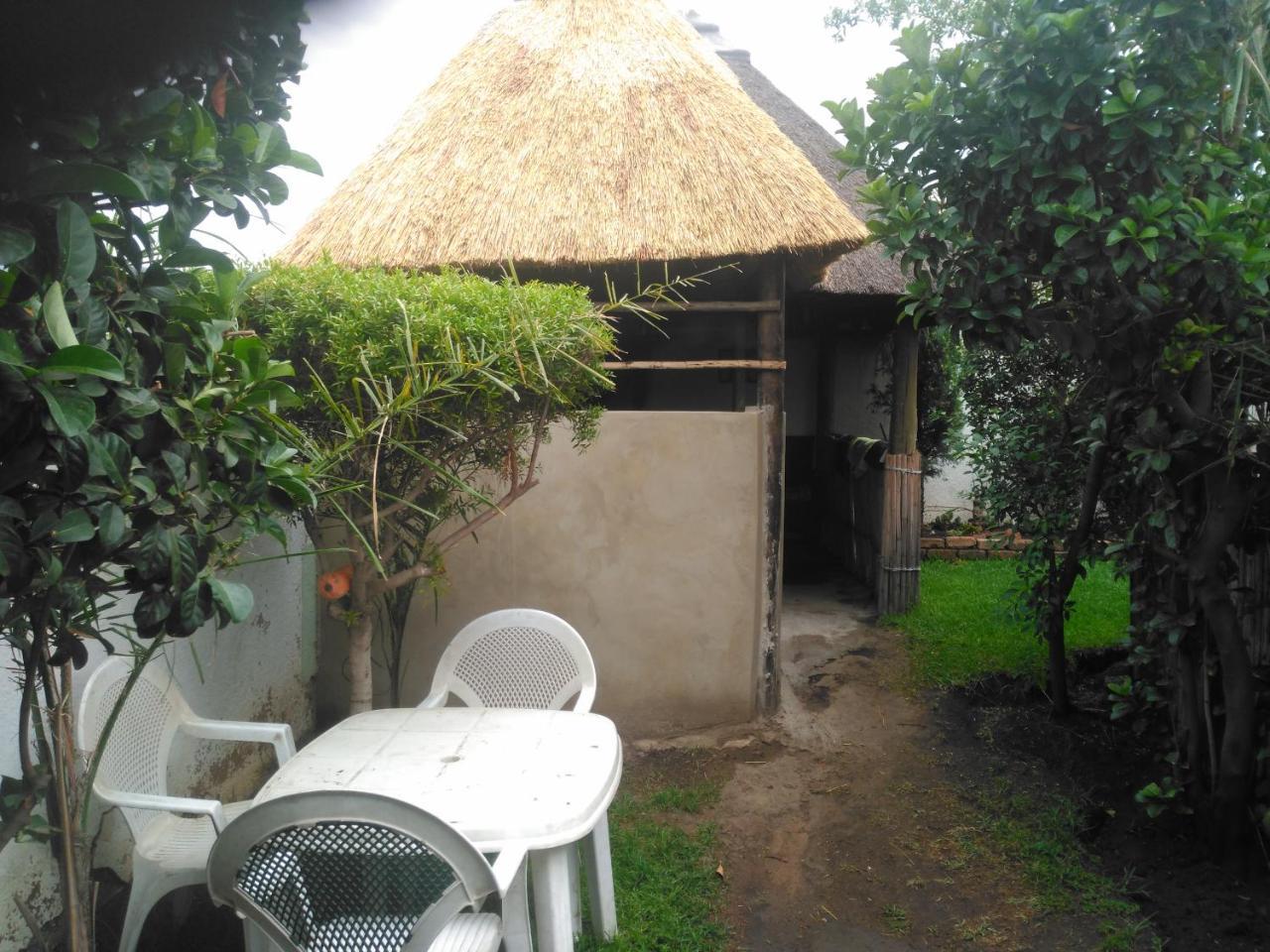 Ostello Authentic Bicycle Tours And Backpackers Soweto Esterno foto
