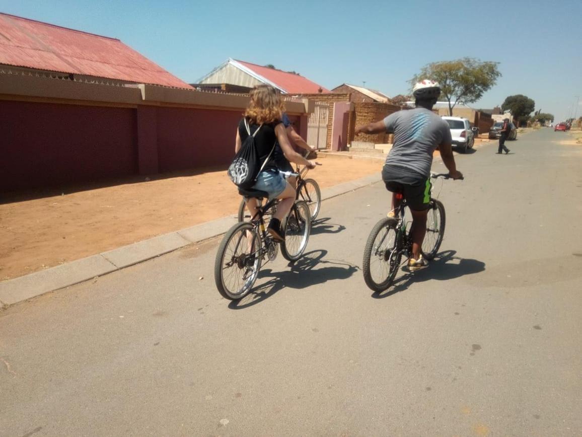 Ostello Authentic Bicycle Tours And Backpackers Soweto Esterno foto