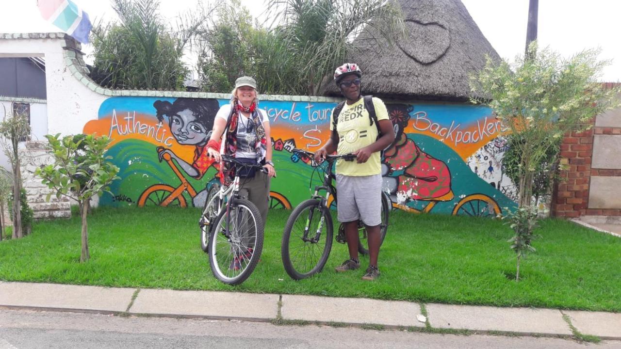 Ostello Authentic Bicycle Tours And Backpackers Soweto Esterno foto